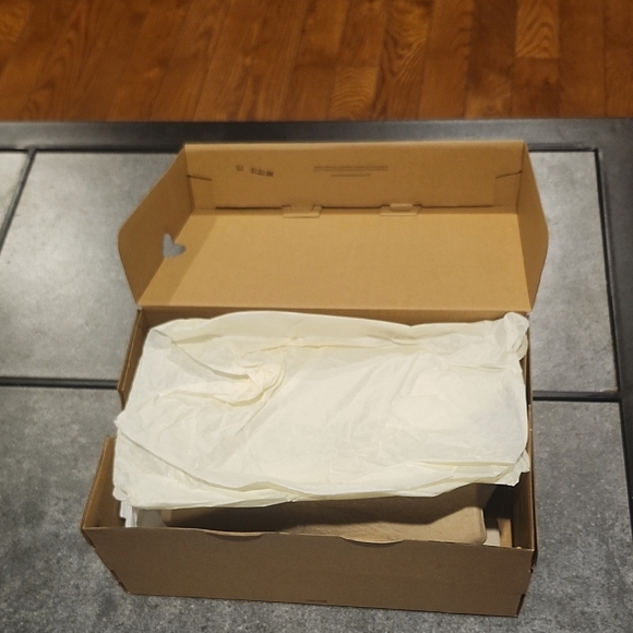 UGG Tan Storage Box - Picture 3 of 11